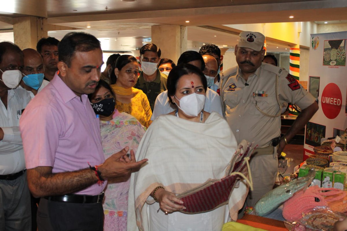 JK_NRLM's tweet photo. Divisional commissioner,Jammu Shri @Rameshkumarias Ji today  inaugurated two day Training workshop organised by JKRLM in collab with OYO for the Homestay owners of Jammu Division.@indukanwal @OfficeOfLGJandK @Divcomjammu  @mandeep082 @oyorooms @riteshagar @mopr_goi https://t.co/vYHcqh24Y7