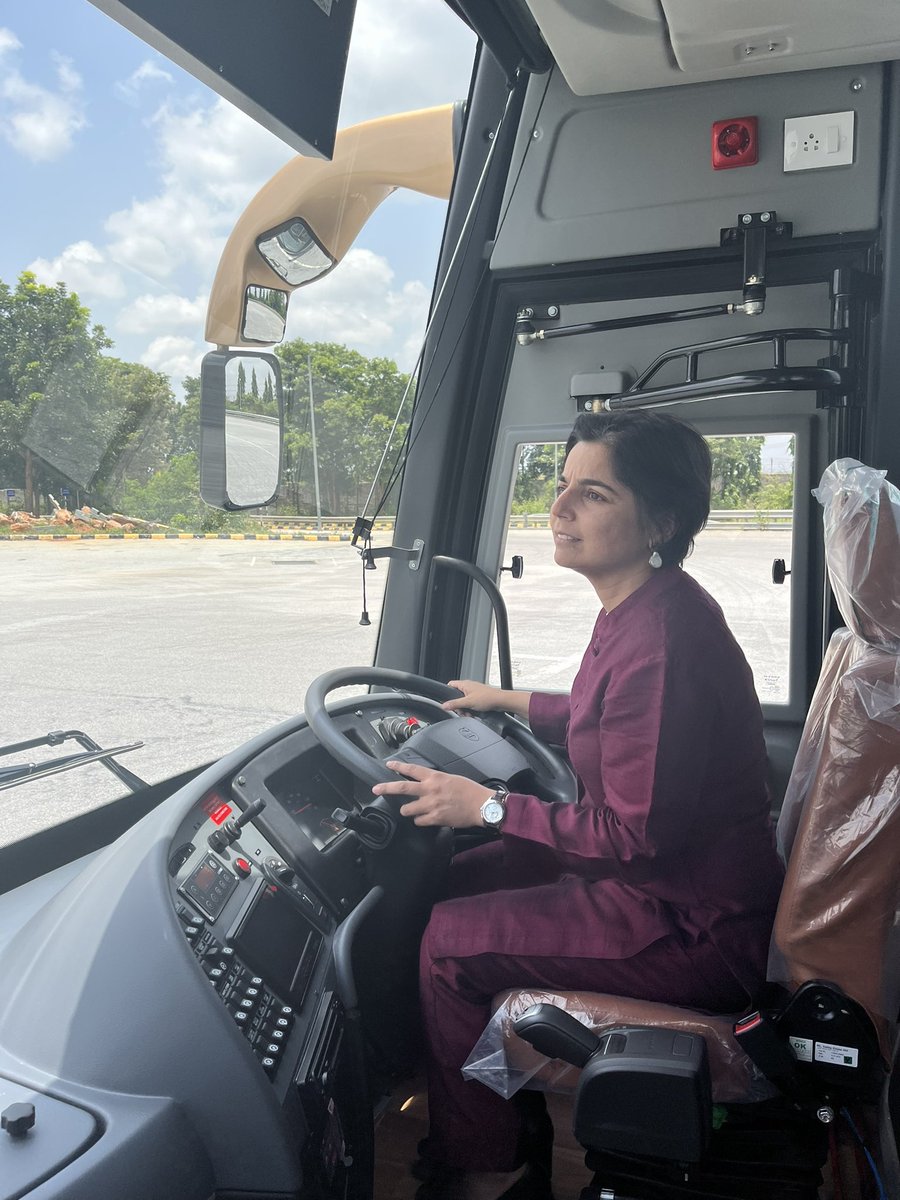 mahuaacharya's tweet photo. What fun to be driving a bus - and the longest one at that: 15m! A morning well spent learning about initiatives, standards and incredible safety considerations of @VolvoBusesIN, the making of a bus and customer-centric #mobility for India’s rapid modernization of #eMobility. https://t.co/SNc5iebTAW