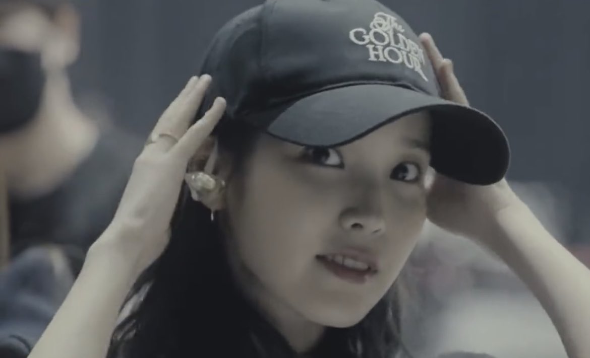 AS70615509's tweet photo. Thatโs so show off! Hahahah golden girl in her golden hour cap ๐ค
#์์ด์ #IU #dlwlrma #leejieun
#The_Golden_Hour #์ค๋ ์ง_ํ์_์๋ #underorangesun #lilac #IUconcert
#IUtiktok #IUedit #IUofficial #thegoldenhour https://t.co/r7VNVUyGVj