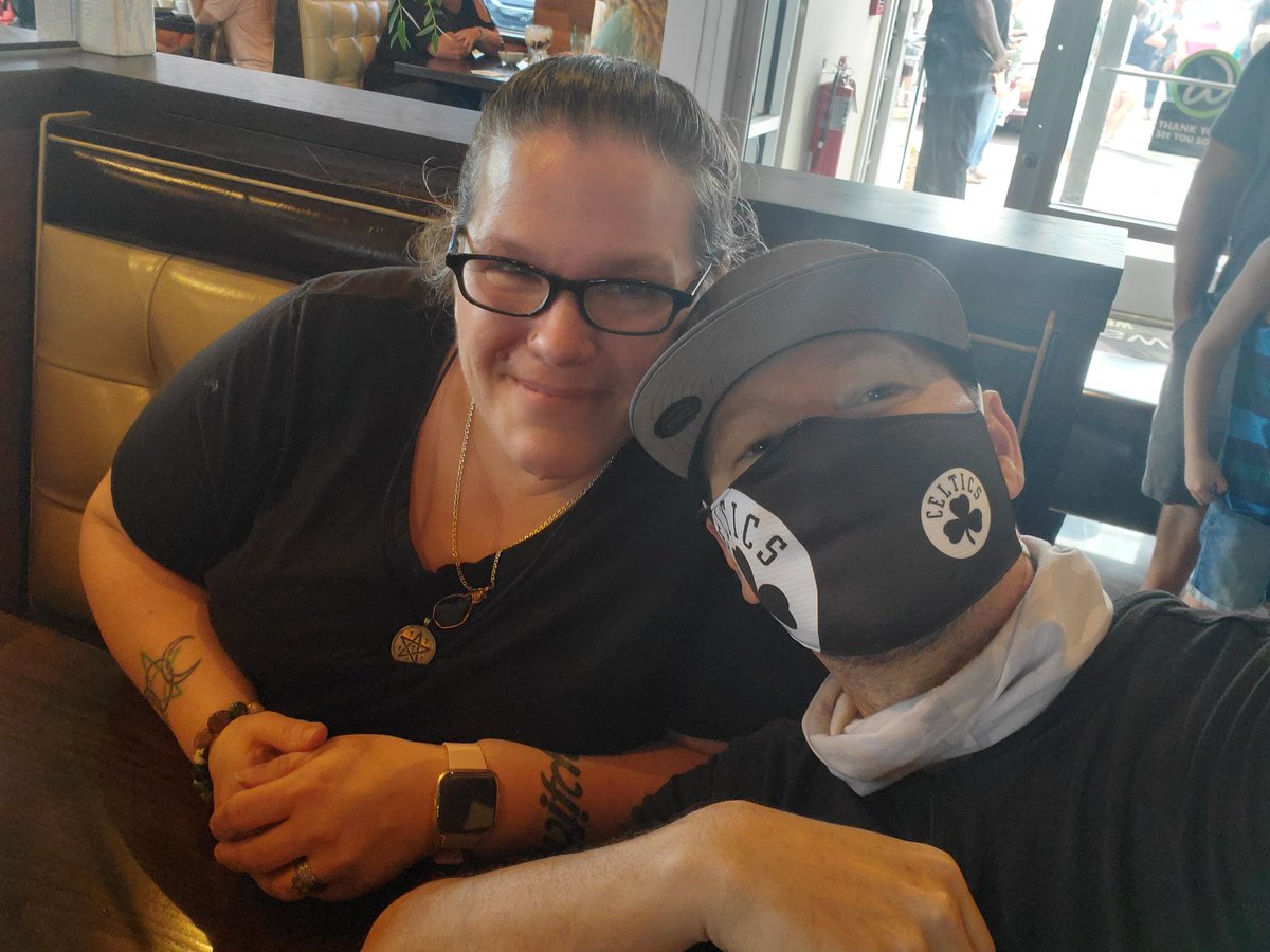l_aboytes's tweet photo. @DonnieWahlberg Happy Birthday Donnie! Sending you tons of hugs and love on this special day! This was the most amazing day ever for me! https://t.co/7FitsL4BVT