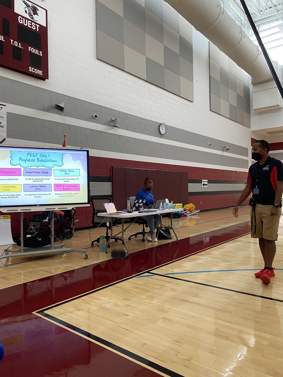 pgcpspe's tweet photo. Physical education is ready! @J_JonesPE greeting the #PEIP22 https://t.co/HvcwHZi2UC