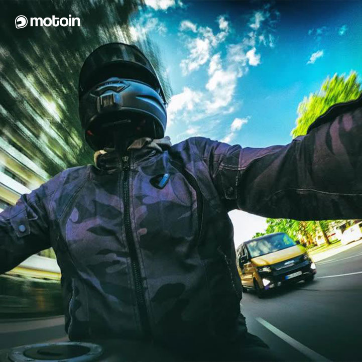 motoin's tweet photo. Our offers shrink - #hurry up and get 74% #discount! 

don't watch our #stock shrink, grab it now before your #favorite item is gone. You don't often get the #chance to get up to 74% off with over 4,000 items from #Alpinestars, #Scorpion or #Revit. https://t.co/sfhUdb63tP