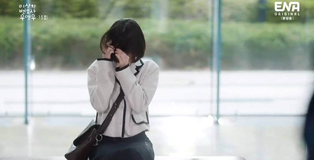 Mary_Lyst's tweet photo. Me while trying to avoid spoiler

#ExtraordinaryAttorneyWooEp15 #ExtraordinaryAttorneyWoo https://t.co/4onTRFXKD1