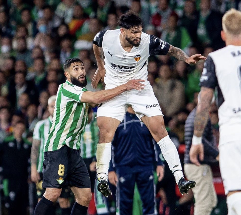 DepCOPEValencia's tweet photo. | Noticia @DepCOPEValencia | 🦇

🇵🇾Alderete vuelve a escena tras la reunión de la agencia Interstar esta mañana en las oficinas del club. 

⚽️Gattuso quiere seguir mirando otros perfiles pero es una operación que económicamente encajaría, ya sea cesión o traspaso. https://t.co/1wgFOx4LOs