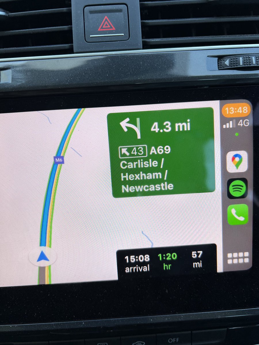 RodTrow's tweet photo. Google Maps doing its bit to promote horse racing 👏✊ #loveroadsigns https://t.co/KBEqptLgMR
