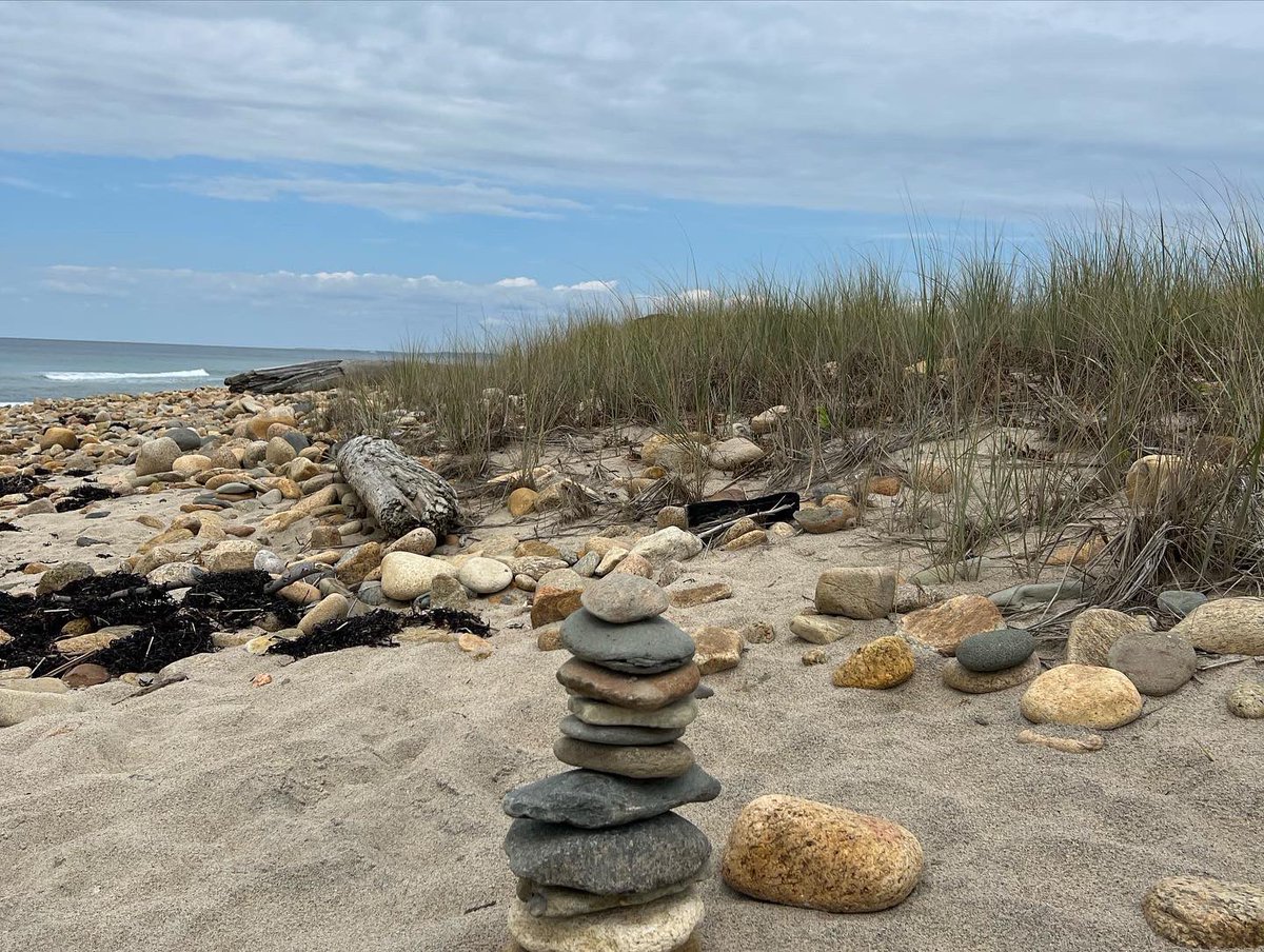 Havekiddoswill's tweet photo. Moshup Beach - peaceful beach morning on #MV #MarthasVineyard #GetOutside #Cliffs #NativeLand https://t.co/oeAA23Nhbp