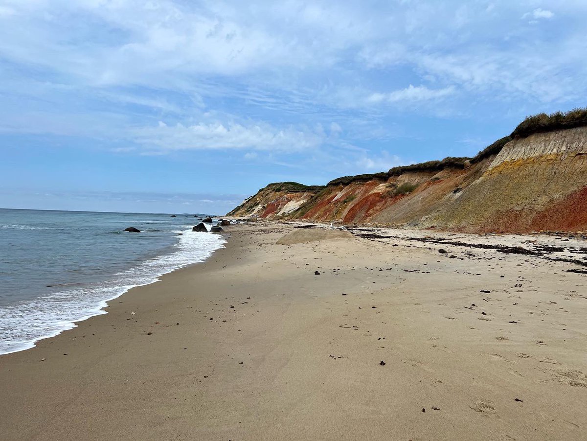Havekiddoswill's tweet photo. Moshup Beach - peaceful beach morning on #MV #MarthasVineyard #GetOutside #Cliffs #NativeLand https://t.co/oeAA23Nhbp