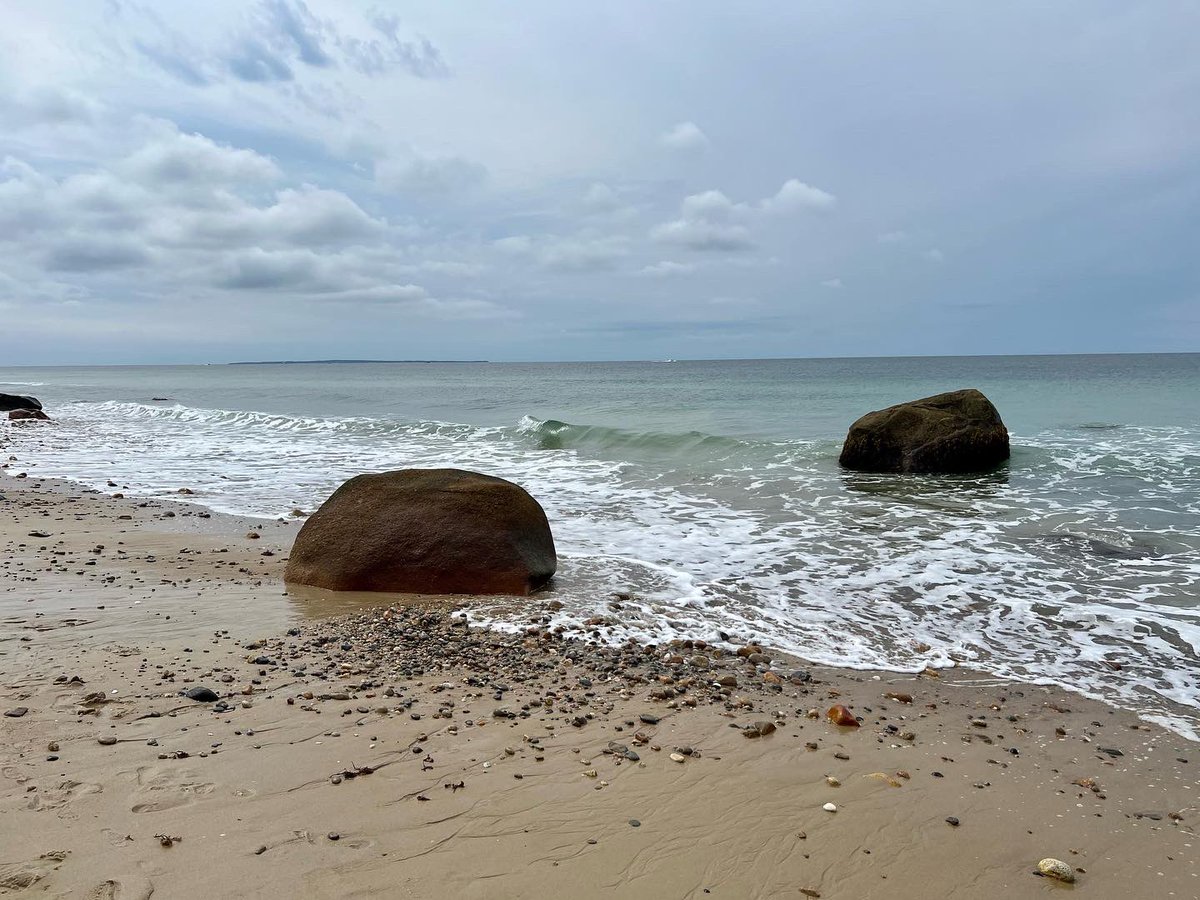 Havekiddoswill's tweet photo. Moshup Beach - peaceful beach morning on #MV #MarthasVineyard #GetOutside #Cliffs #NativeLand https://t.co/oeAA23Nhbp