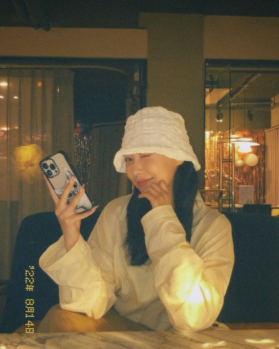 dcinsta_UP's tweet photo. 🐱 Hadong Instagram Up 📷

' 🍨🥂' 

#드림캐쳐 #Dreamcatcher  #Handong https://t.co/yPLi4dINYL