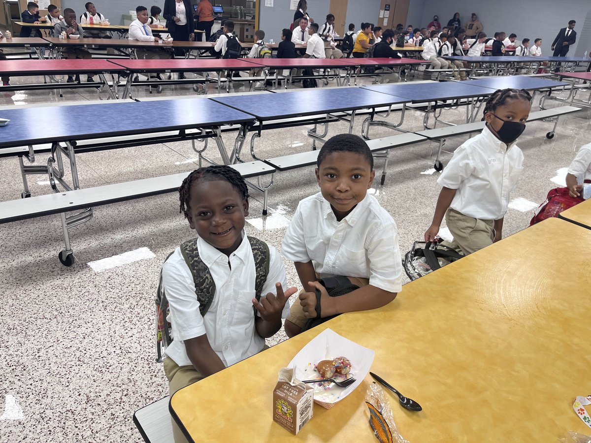 AldineISD's tweet photo. Day 1 of building young men into Determined Leaders that are entrepreneurial thinkers. #AldineFirstDay22 https://t.co/ruy64Uqle0