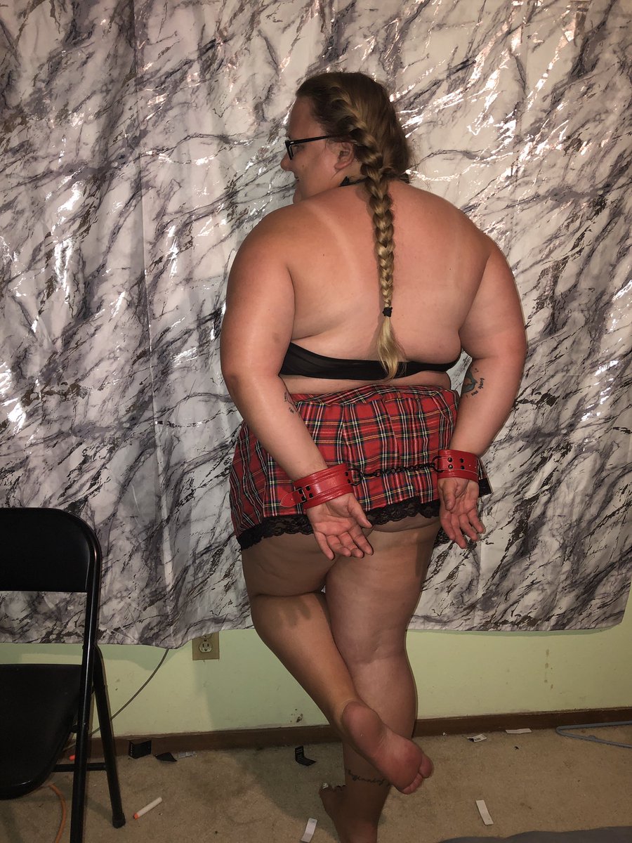 MissBrandi1869's tweet photo. I like a little #bondage sometimes. #bbw #bbwmilf #bdsm #fetishfriendly #kinkfriendly #kinky #milf #OF #onlyfans #onlyfansbbw #onlyfansmilf #sexybbw #sexymilf #submissivewife #submissivemilf #cuffed #restraints #watchmeplay #watchmegetused https://t.co/QGBIz8PVkz