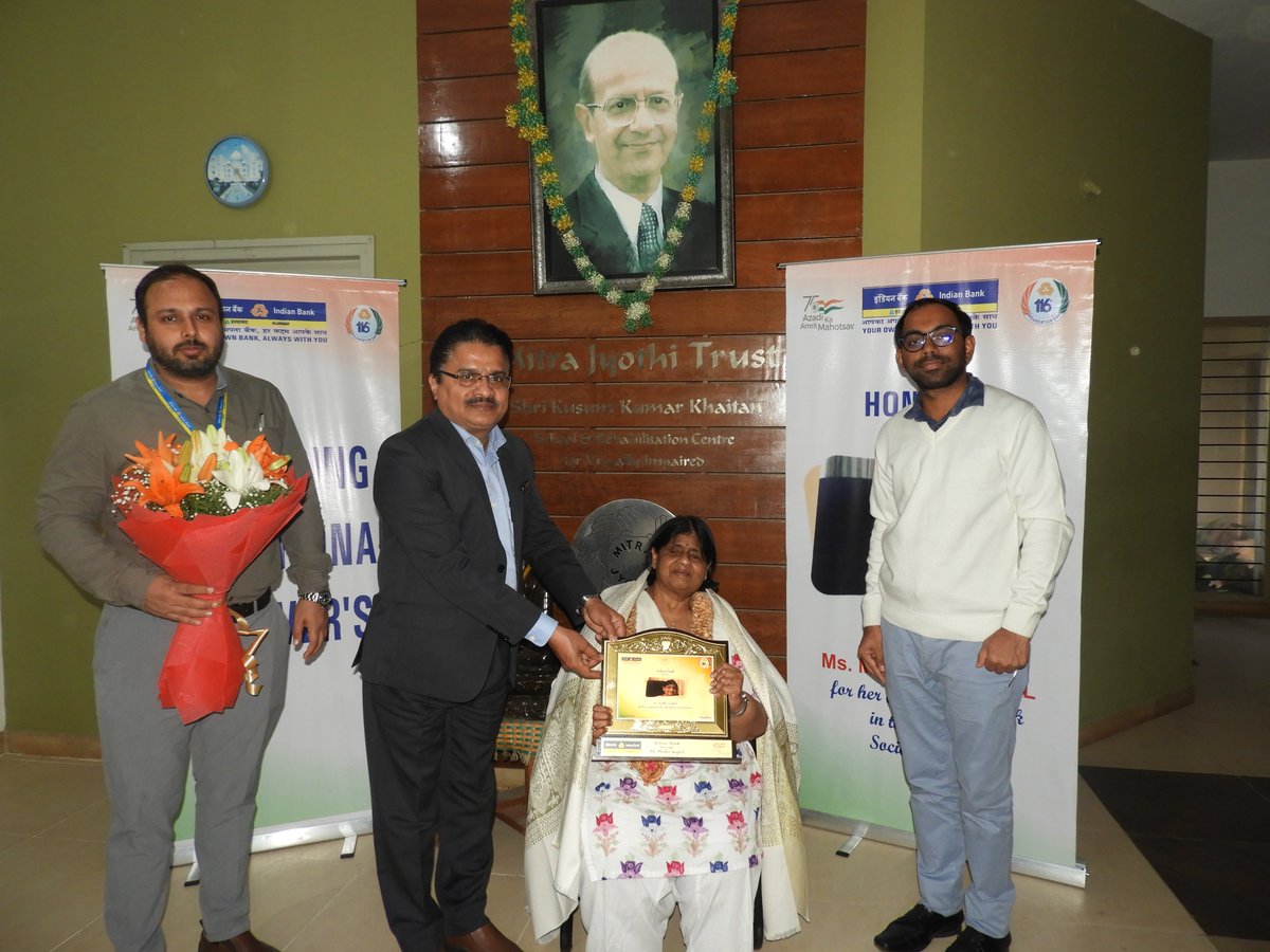 MitraJyothi's tweet photo. #IndianBank, HSR felicitates Ms. Madhu Singhal on the occasion of the 75th Anniversary of the Indian Independence #visuallyimpaired #Inspiration #Rolemodel #Organizationforblind #personswithdisabilities #ngo #mitrajyothi #azadikaamrilmahotsav #felicitaion #award #CSR https://t.co/tJC41TIQCb