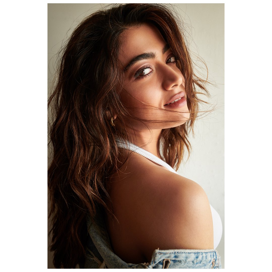 iamRashmika's tweet image. Whoever blinks first loses 🐒😄❤️