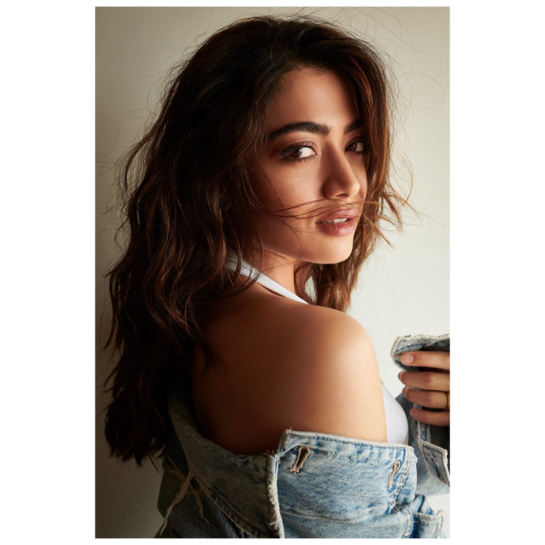 iamRashmika's tweet image. Whoever blinks first loses 🐒😄❤️