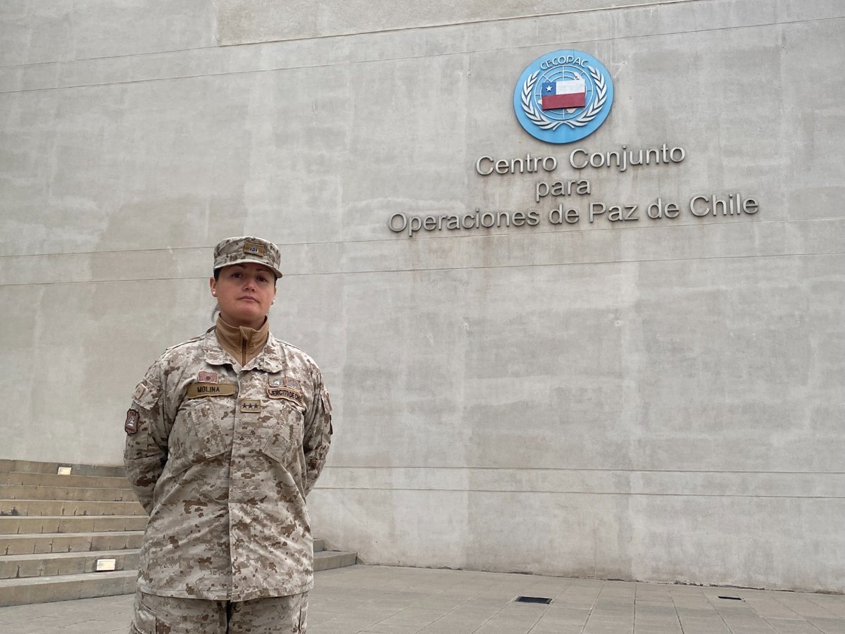 Ejercito_Chile's tweet photo. Capitán Molina, la primera observadora militar en el Líbano: “𝐥𝐚𝐬 𝐦𝐮𝐣𝐞𝐫𝐞𝐬 𝐞𝐬𝐭𝐚𝐦𝐨𝐬 𝐜𝐚𝐩𝐚𝐜𝐢𝐭𝐚𝐝𝐚𝐬 𝐩𝐚𝐫𝐚 𝐩𝐨𝐝𝐞𝐫 𝐜𝐮𝐦𝐩𝐥𝐢𝐫 𝐭𝐨𝐝𝐚𝐬 𝐥𝐚𝐬 𝐦𝐢𝐬𝐢𝐨𝐧𝐞𝐬 𝐪𝐮𝐞 𝐫𝐞𝐚𝐥𝐢𝐳𝐚𝐧 𝐥𝐨𝐬 𝐡𝐨𝐦𝐛𝐫𝐞𝐬”.
Revisa la nota 👉https://t.co/iK8EIyPV3F https://t.co/PGF3glRLYe