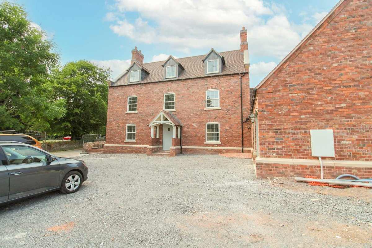 DaviesWP's tweet photo. This elegant, very generously proportioned new build house is at second fix level, and awaiting the purchaser's choice of internal fixtures and fittings (subject to an allowance).  To be one of the first to view, call us on 01952 811003 #sambrook #property https://t.co/yF8B7VBnR2 https://t.co/eXPmWQe3ve