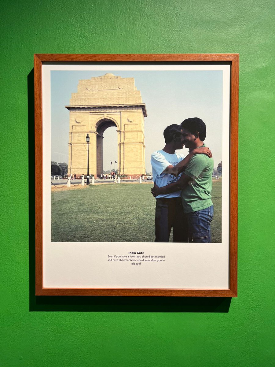IndiaArtFair's tweet image. This #IndependenceMonth, we celebrate #SunilGupta — the man who gave #queer India a name and visual identity! 

@VadehraArtGallery in #Delhi is showing Gupta’s photographs of romantic encounters in the monuments of the city, from India Gate to Red Fort and more.