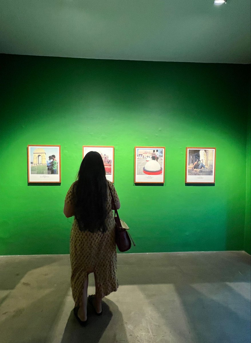 IndiaArtFair's tweet image. This #IndependenceMonth, we celebrate #SunilGupta — the man who gave #queer India a name and visual identity! 

@VadehraArtGallery in #Delhi is showing Gupta’s photographs of romantic encounters in the monuments of the city, from India Gate to Red Fort and more.