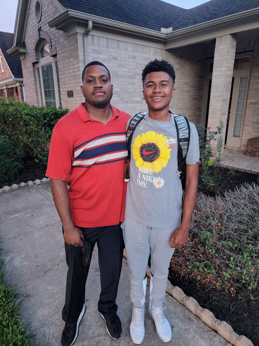 DevansMama's tweet photo. Have a great first day and year at @DawsonHighSchl we love you
#gobegreat
@DevanBrown2026 @4Dbrowns https://t.co/hJQeSyI9iB