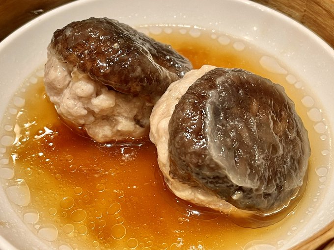 そういえば書きそびれてた
昼は菜香新館さんで点心三昧してました
シイタケのエビ詰、貝柱の肉焼売、湯葉の包み揚げ、とうもろこし焼売はエビコーンでした
ちなみに貝柱の肉焼売が一番濃厚でした😋 