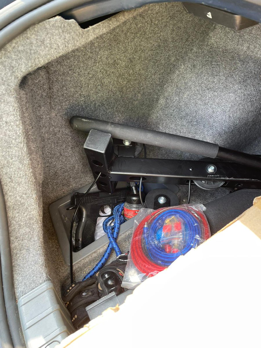 MPSRTPC's tweet photo. Tower Hamlets Safer Transport Team currently on Op. Cubo targeting vehicles with no insurance. However, despite having insurance, the driver of this car was arrested for having these 2 times inside...1 male in custody. #MPSTowerham #opcubo https://t.co/D8YTh4HoEA