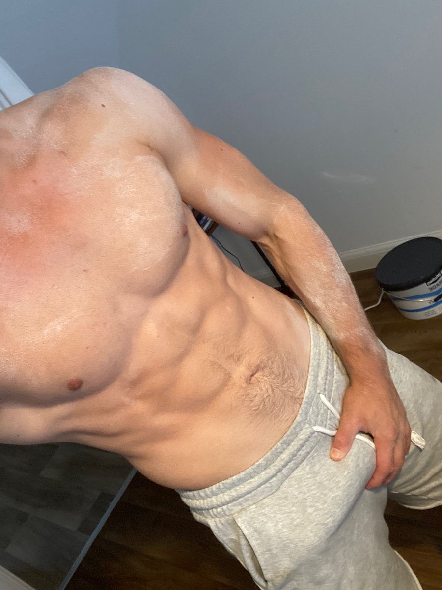 of_madebydesign's tweet photo. Whoever said grey sweats do it better was absolutely right 😈 https://t.co/x2gpKjnBWH