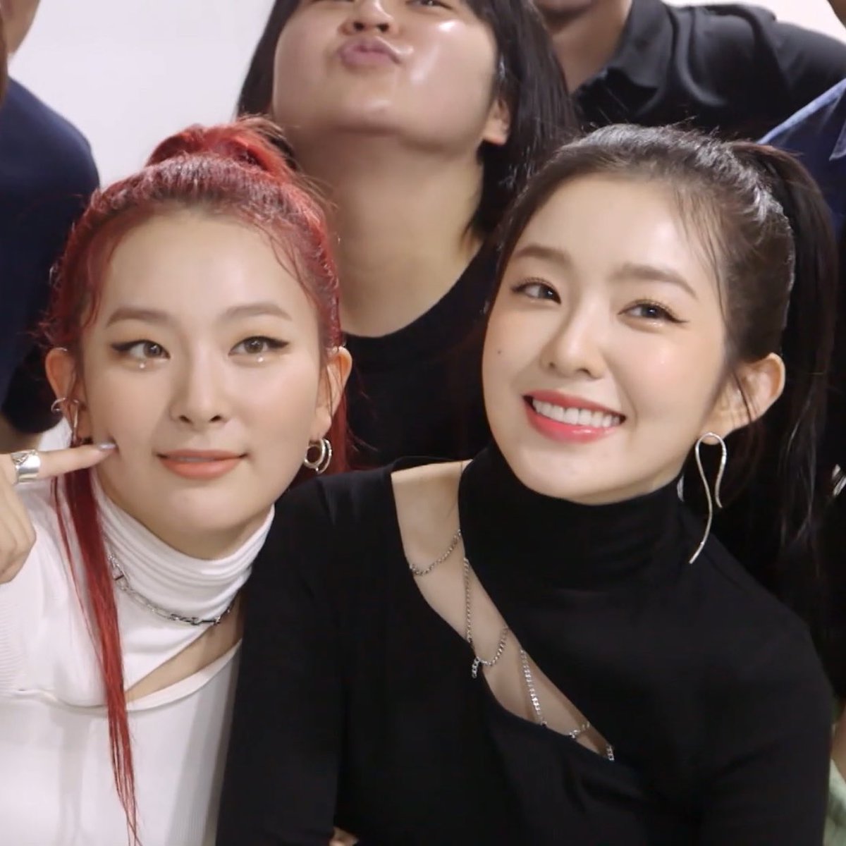 seulrene thinker tweet media