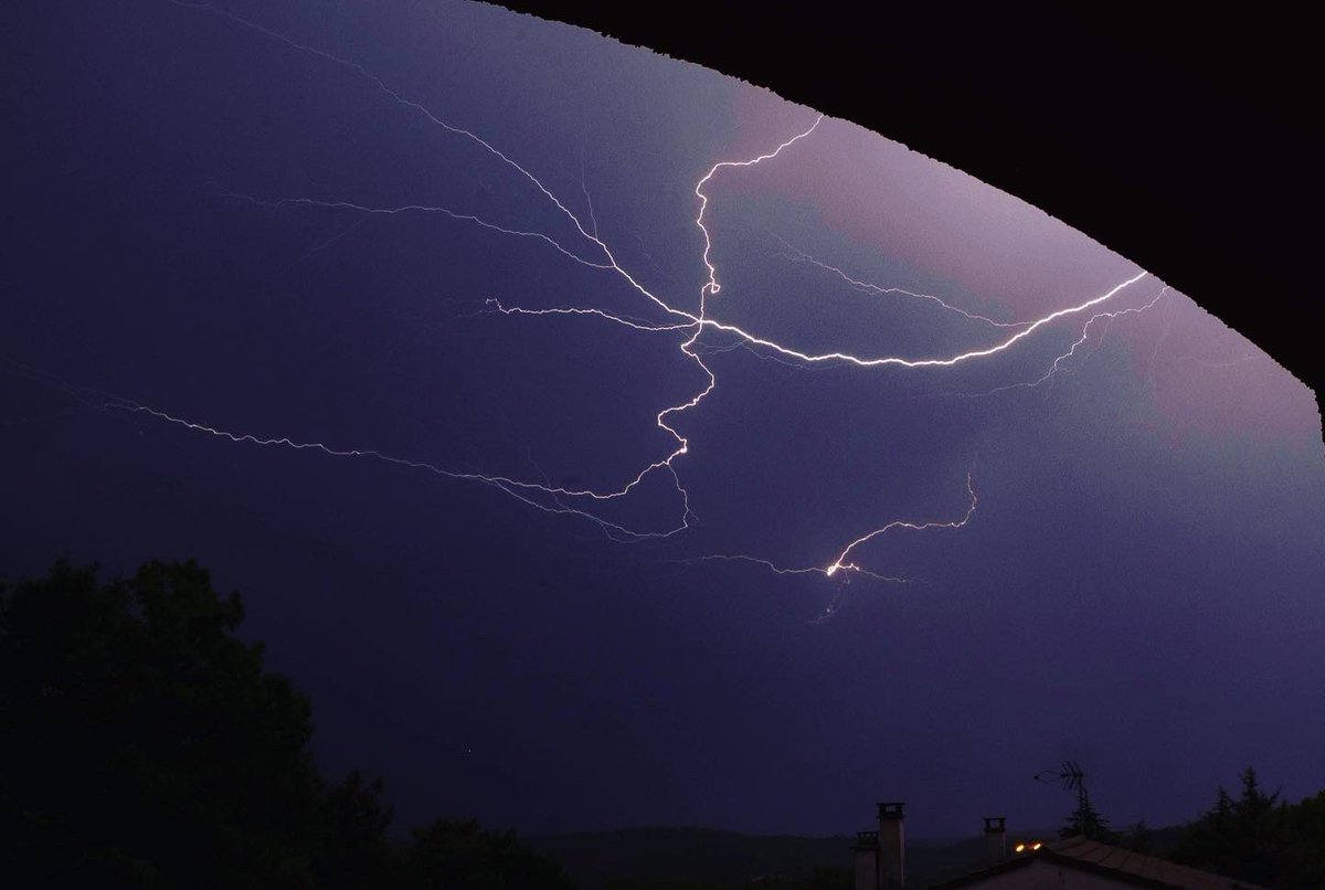 BobFleuri's tweet photo. We’re riding through the night until the thunder ⚡️
📍In the #cevennes ⛰

#photography #storm #éclairs #flashs #lightningstorm #cevennestourisme https://t.co/kv6WQKv70u