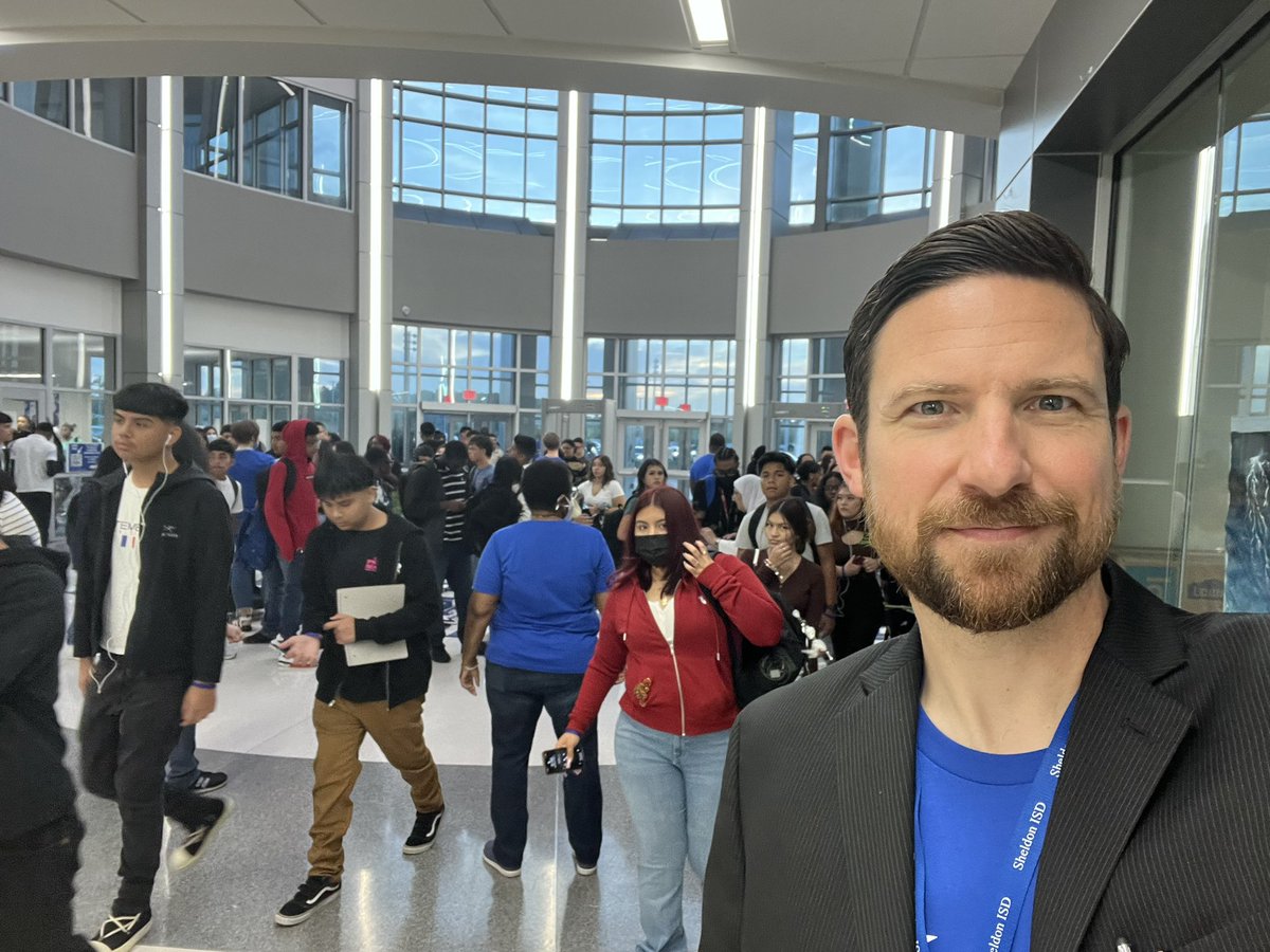 SheldonISDArts's tweet photo. Honored to spend my 15th #FirstDayofSchool in @SheldonISD at @KingHSPanthers! Looking forward to a great year of supporting students, teachers, and the arts! #SheldonSparks #SheldonMagicalMoments #SheldonFirstDay https://t.co/2TzeAyJt23