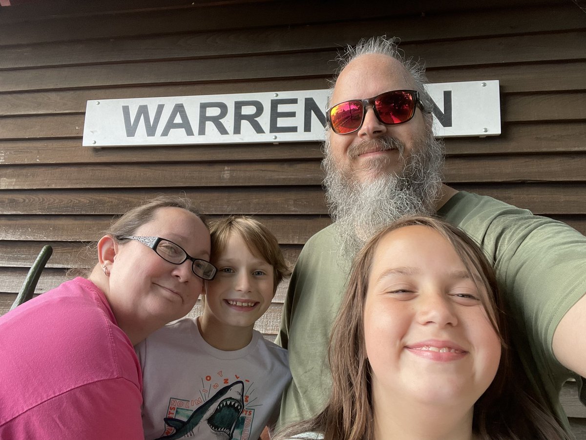 therealpcorrell's tweet photo. We helped unload the food truck and prepare some of the first weekend’s packs with Fauquier FISH Weekend Power Pack yesterday. This service provides weekend meals for @FCPS1News families. The kids were great and are excited to go back! @correllscience #MiniCorrellScience https://t.co/uKmnLZXZQ7