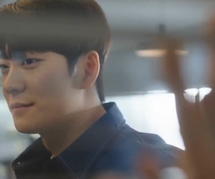 Nonton_Kdrama's tweet photo. Young Woo &amp; Junho relationships
From this.                    To this 
#ExtraordinaryAttorneyWoo 
#ExtraordinaryAttorneyWooEp15 https://t.co/fQ80NQros8