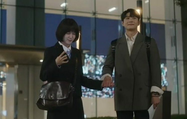 moerpagely's tweet photo. only 1 episode left, make our whale couple happy ending please 😭🙏

#ExtraordinaryAttorneyWooEp15 https://t.co/d7VxcmlUHb