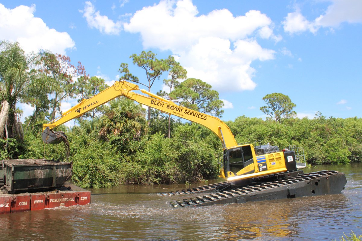 LinderMachinery's tweet photo. Check out this OLKO/Komatsu in action. Crews from Blue Bayou Services are using their new pontoon undercarriage and PC240 to dredge a canal in Port Saint Lucie.
#komatsu
#OLKO
#dredgingwork https://t.co/ZP7VDopN4q