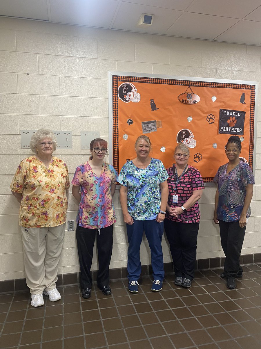 PowellNewspaper's tweet photo. We appreciate our school lunch ladies💗 https://t.co/C3FKrg7iQ2