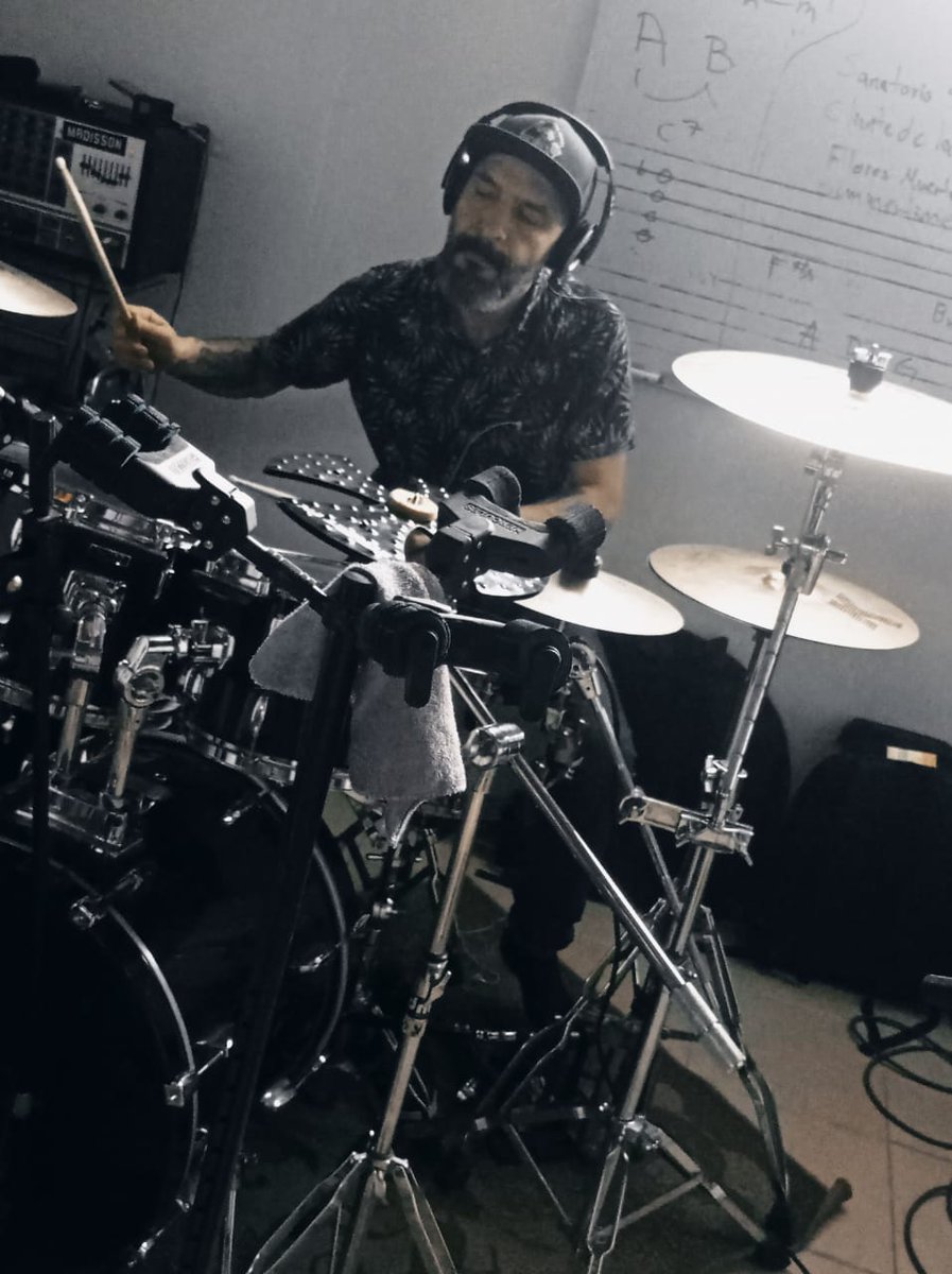 Listo el último ensayo para el show de este sábado en Pata Negra Centro! 💥