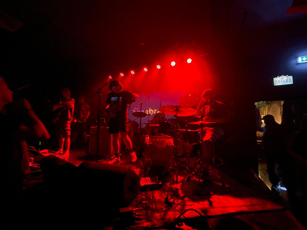 Longheads tweet media