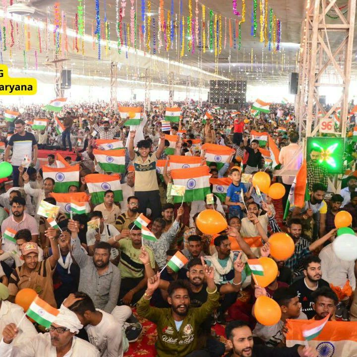 SachinG96854519's tweet photo. @DSSNewsUpdates #Remarkable15thAugust

Saint Gurmeet Ram Rahim Ji https://t.co/NbENdga98H
