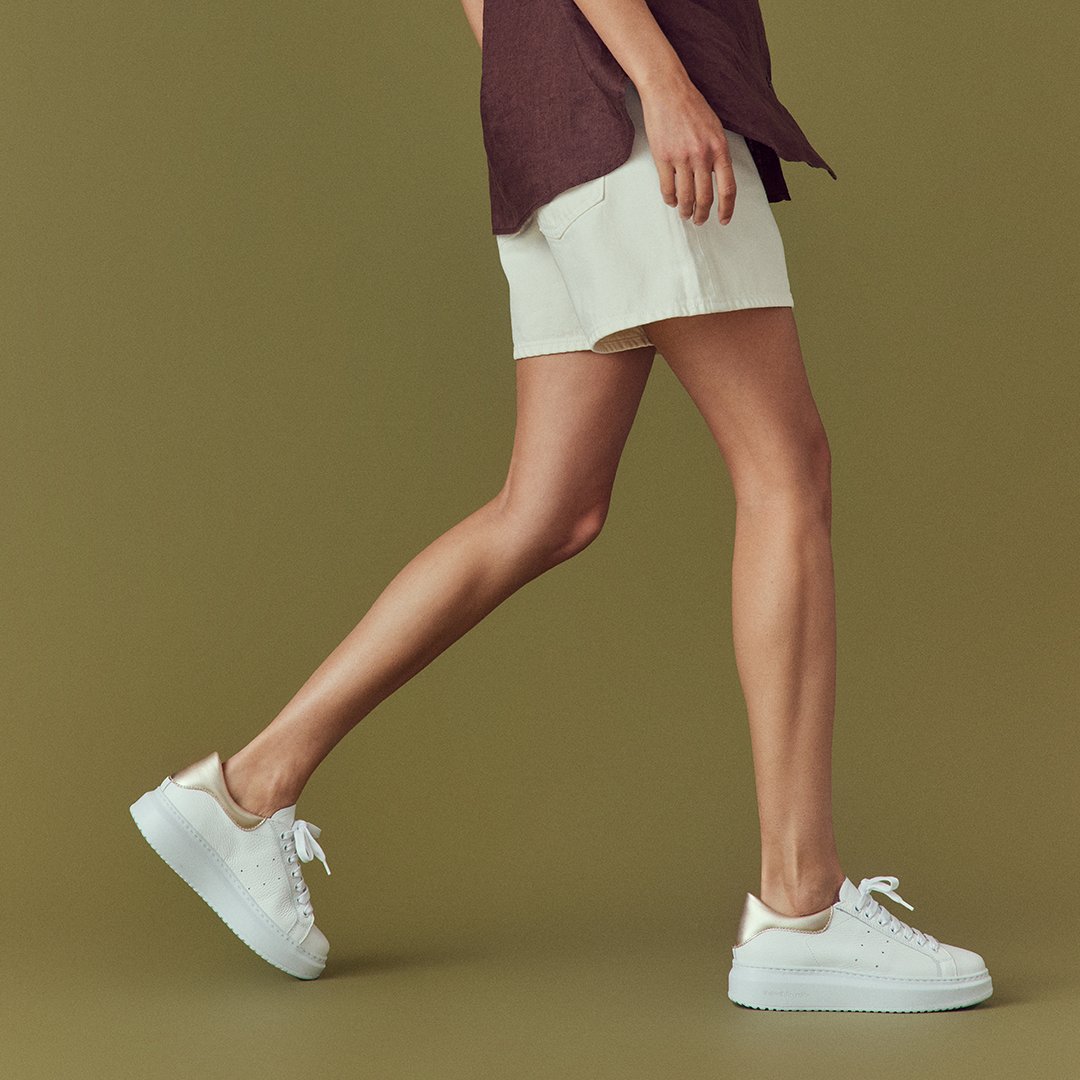 randbofficial's tweet photo. Made To Move
It’s the ultra-lightweight soles that set our sneakers apart, get ready to take whatever the day throws at you in your stride.
https://t.co/GJWIWMrMKQ
#russellandbromley #RBSummer https://t.co/AEhNLcCXo9