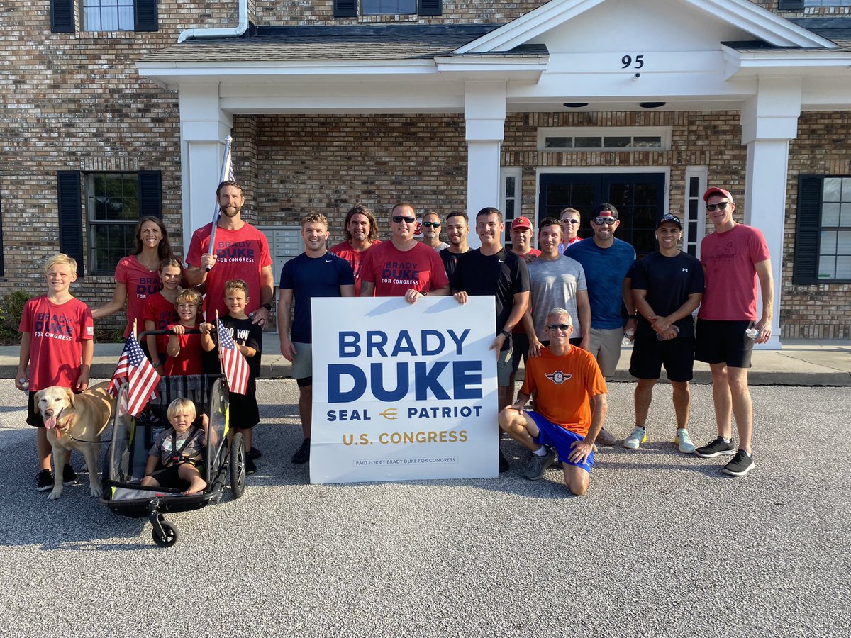 BradyDukeFL's tweet photo. Great run to start the morning! We’re running across the district these last few days before the primary on Aug 23rd. Early voting goes through Saturday Aug 20th. Sign up to volunteer below ⬇️ 🇺🇸🇺🇸🇺🇸

https://t.co/sOP4szGuv7 https://t.co/vYsY2FL3he