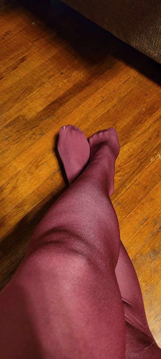 Lucelucy3's tweet photo. Time to get ready for work with some new nylon stockings.

#FeetPics #PicsOfFeet #FeetLovers #FootFetish #FeetPictures #FeetQueens #FeetFindom #FeetFetishCommunity #BuyMyFeetPics #FeetLovers #FeetFetishLovers #FeetModels https://t.co/WNDCIj3Utb