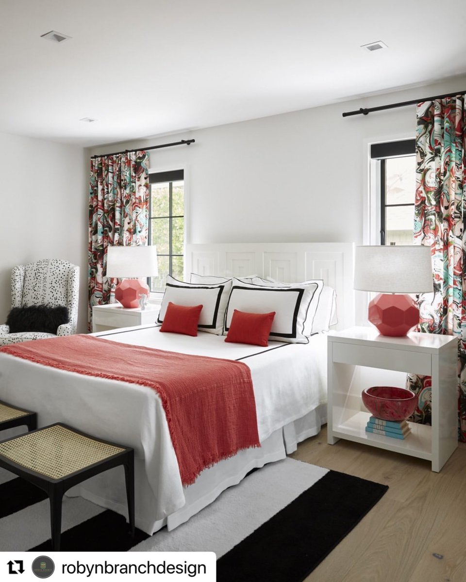 RobertAbbeyInc's tweet photo. We love the cheerful, poppy effect of our melon color option. It makes a lovely splash against the high contrast black and white color scheme of this cozy guest bedroom by @robynbranchdesign! #ShiningBrighter #FineLighting #RobertAbbeyInc #TableLamp #Bedroom #GuestBedroom https://t.co/bZAWzTMOJQ