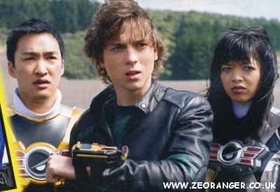 ZeorangerUK's tweet photo. This RPM photo appeared in the official Jetix UK Magazine issue 65 (May 2009) making it a major spoiler as it revealed the identities of the gold and silver rangers before the episode had aired in the UK on the Jetix tv channel. #RPMGetInGear #PowerRangers #PowerMonth #PRRPM https://t.co/NsFVW6mOJf