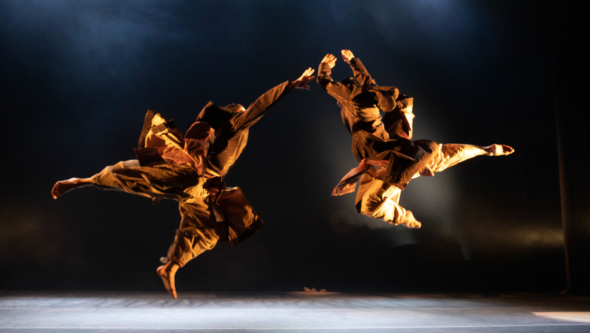 ContraryLife's tweet image. Two dancers tell a legendary story at Edinburgh International Festival...
contrarylife.com/2022/08/two-da…