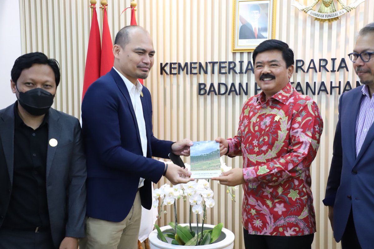 IAPIndonesia's tweet photo. IAP beraudiensi dengan Menteri ATR/BPN Bapak Hadi Tjahjanto dan memberi masukan terutama mengenai percepatan penyusunan RDTR, penguatan FPR, mekanisme KKPR serta implementasi perencana berlisensi. https://t.co/zkNkkQGvAt