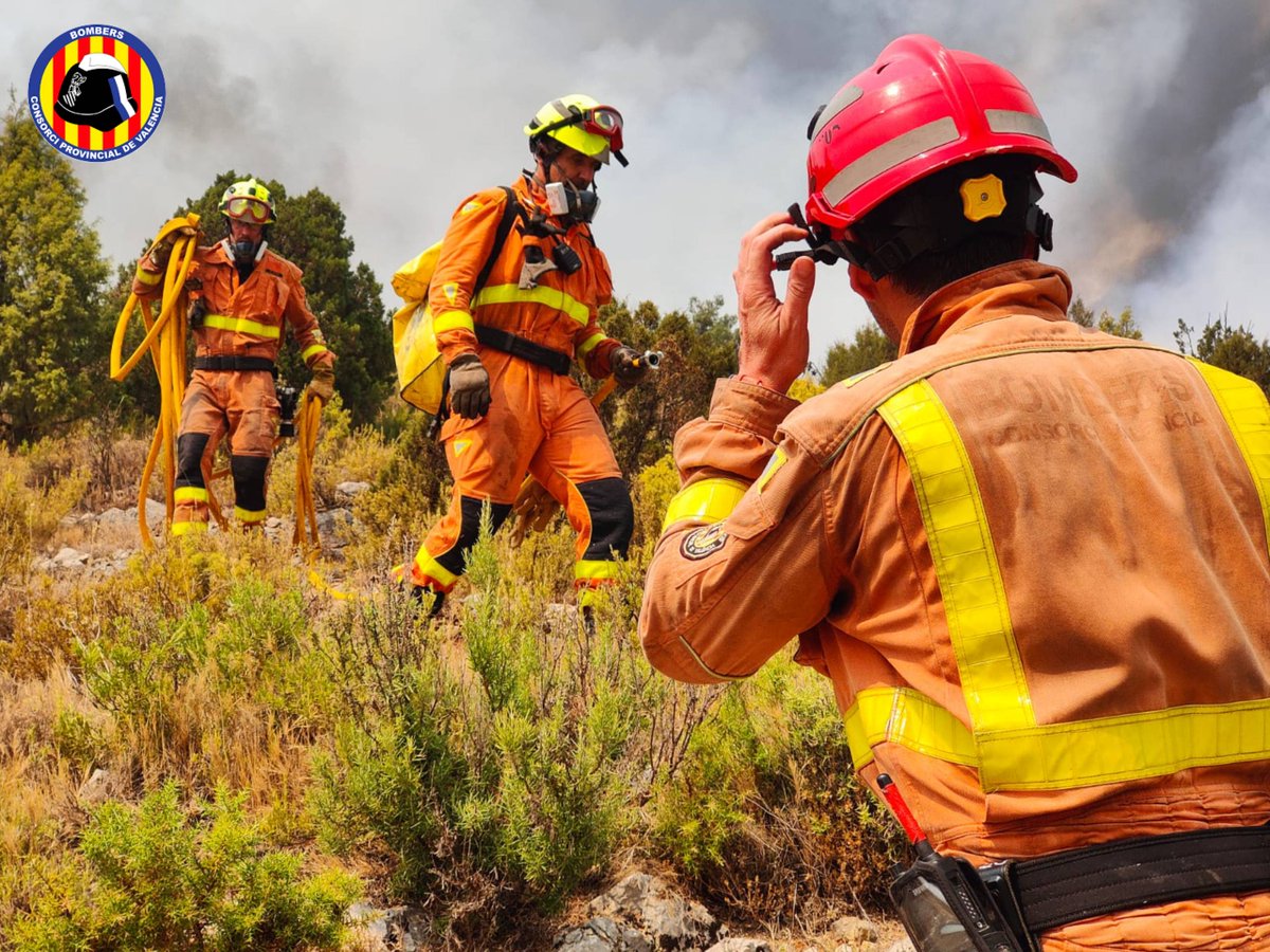 BombersValencia's tweet photo. 📸de intervenció hui de @BombersValencia a #IFBejis en suport a dispositiu @BombersDipcas. Hui amb 7 unitats comandament, 4 BFP i dotació, 3 un #BombersForestals, 3 mitjans aeris, 3 #BRIFO Consorci preparades per activar-se si el PMA ho requereix. Imatge de la zona de Sacañet. https://t.co/ap3VtKM1lT