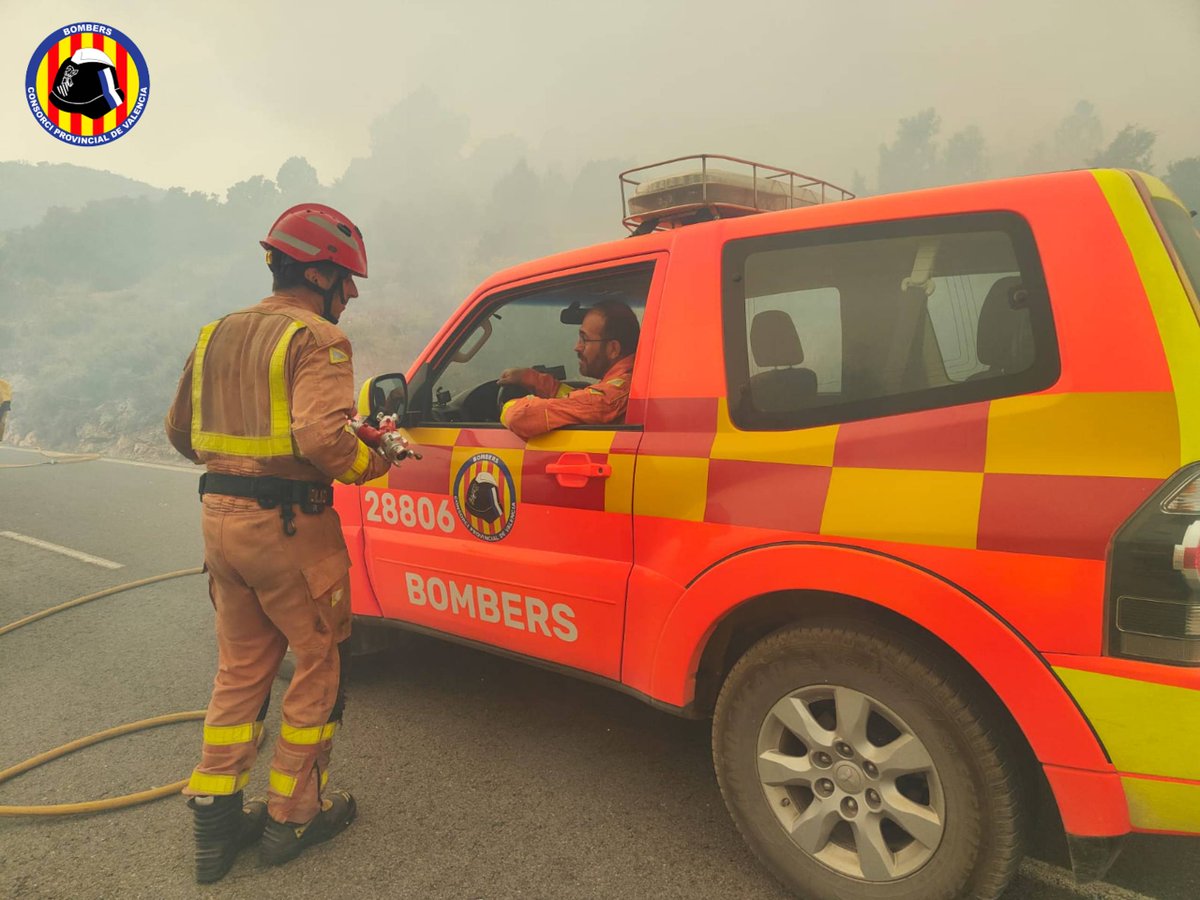 BombersValencia's tweet photo. 📸de intervenció hui de @BombersValencia a #IFBejis en suport a dispositiu @BombersDipcas. Hui amb 7 unitats comandament, 4 BFP i dotació, 3 un #BombersForestals, 3 mitjans aeris, 3 #BRIFO Consorci preparades per activar-se si el PMA ho requereix. Imatge de la zona de Sacañet. https://t.co/ap3VtKM1lT