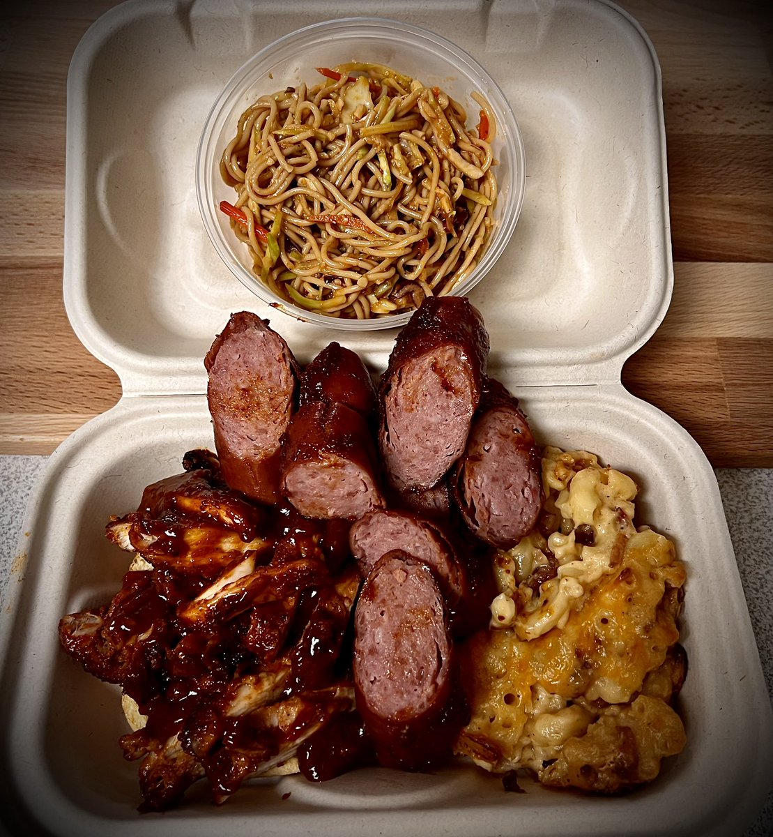 SmokinintheUSA's tweet photo. Happy Wednesday Y’all. Up before the sun getting ready for Wednesday lunchtimes grub tent. Hope y’all have a great day. See y’all there 12 noon, Sacramento Superior Courts by jury parking. #smokinintheusa #backyardsmoker #smokesignals #lunchtime https://t.co/n5P7ySKE7a