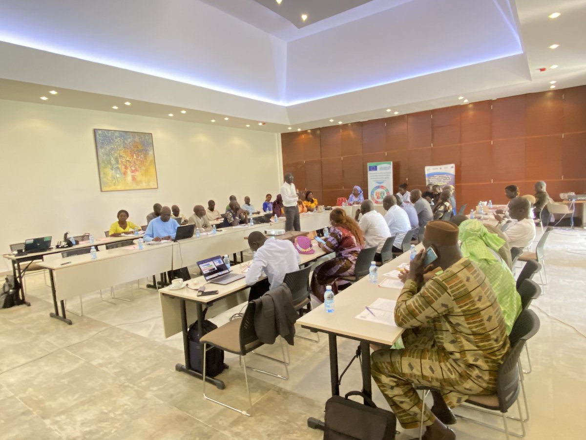 endaenergylinks's tweet photo. 🛑Cérémonie d’ouverture de l’Atelier de renforcement des capacités pour la territorialisation des ODD à travers la planification locale dans l’Entente Intercommunale de la Petite Côte.
#EndaEnergie #AGIR_PetiteCote #EndaODD. 👉🏿 https://t.co/Xb7pmicqPj https://t.co/M4i6Vwxmni