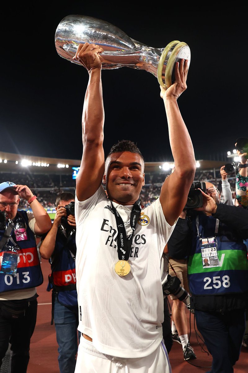 Madridismoreal's tweet photo. ¿Venderías a Casemiro al Manchester United por 80 millones?

RT =  Sí. 
MG =  No. https://t.co/giPUW2ec9j