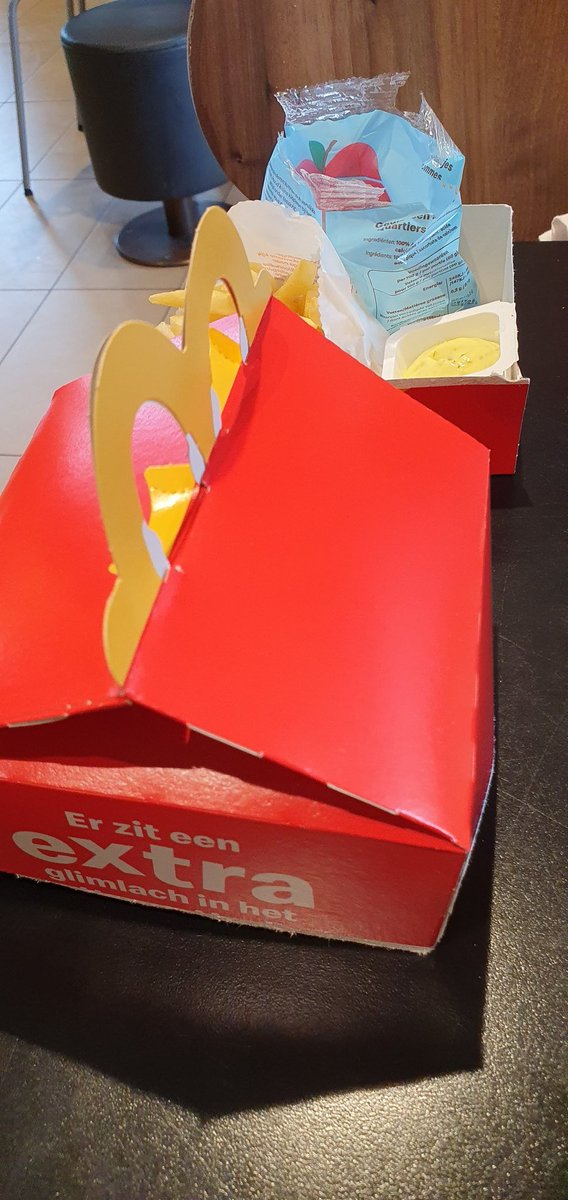 Jimsimon81's tweet photo. @McDonalds bit of a waste. 2/3 of the #HappyMeal box will be thrown away directly. Maybe using smaller boxes with folding lines to create the box? #savetheplanet https://t.co/sogvhtMsVv